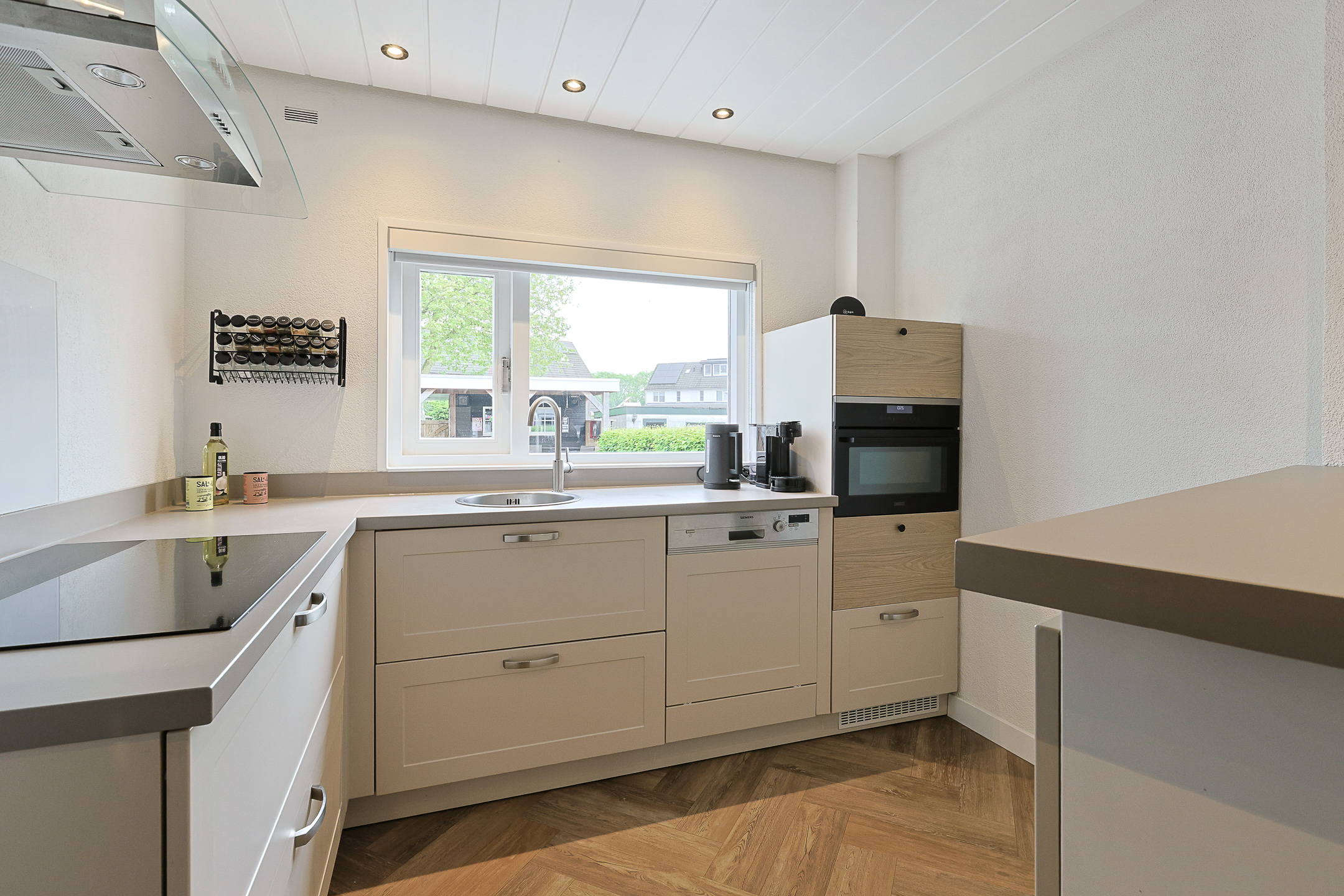 Eengezinswoning Tussenwoning Prinsenlaan 17, Alphen aan den Rijn