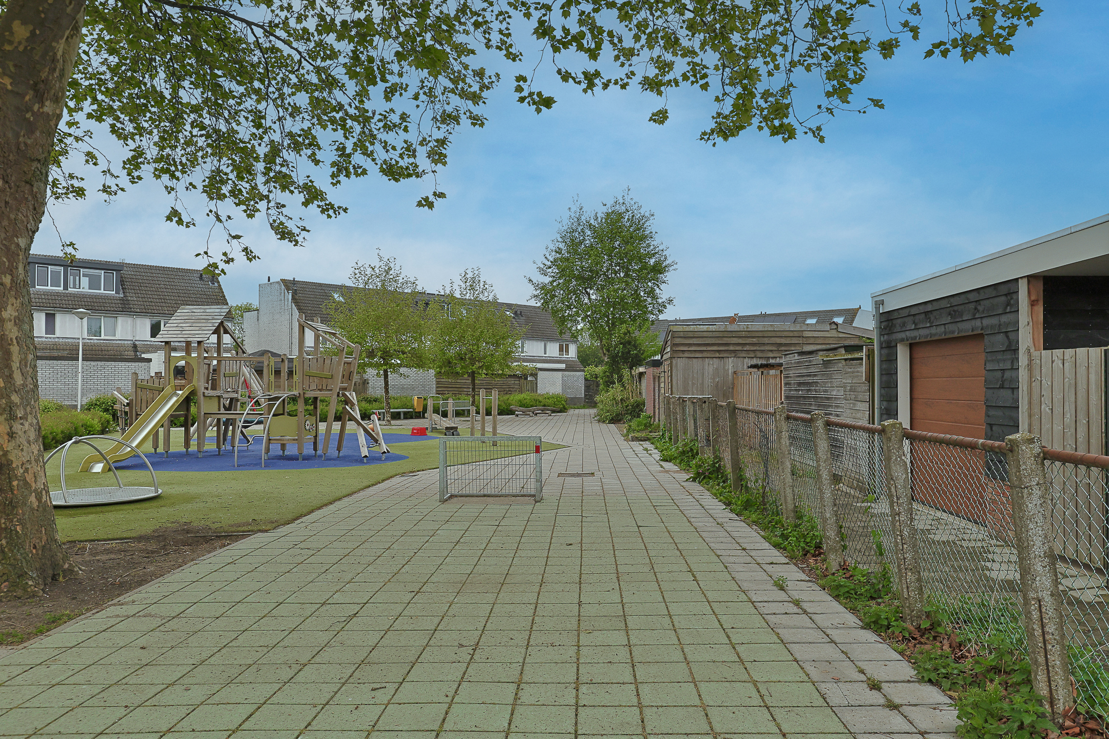 Eengezinswoning Tussenwoning Prinsenlaan 17, Alphen aan den Rijn