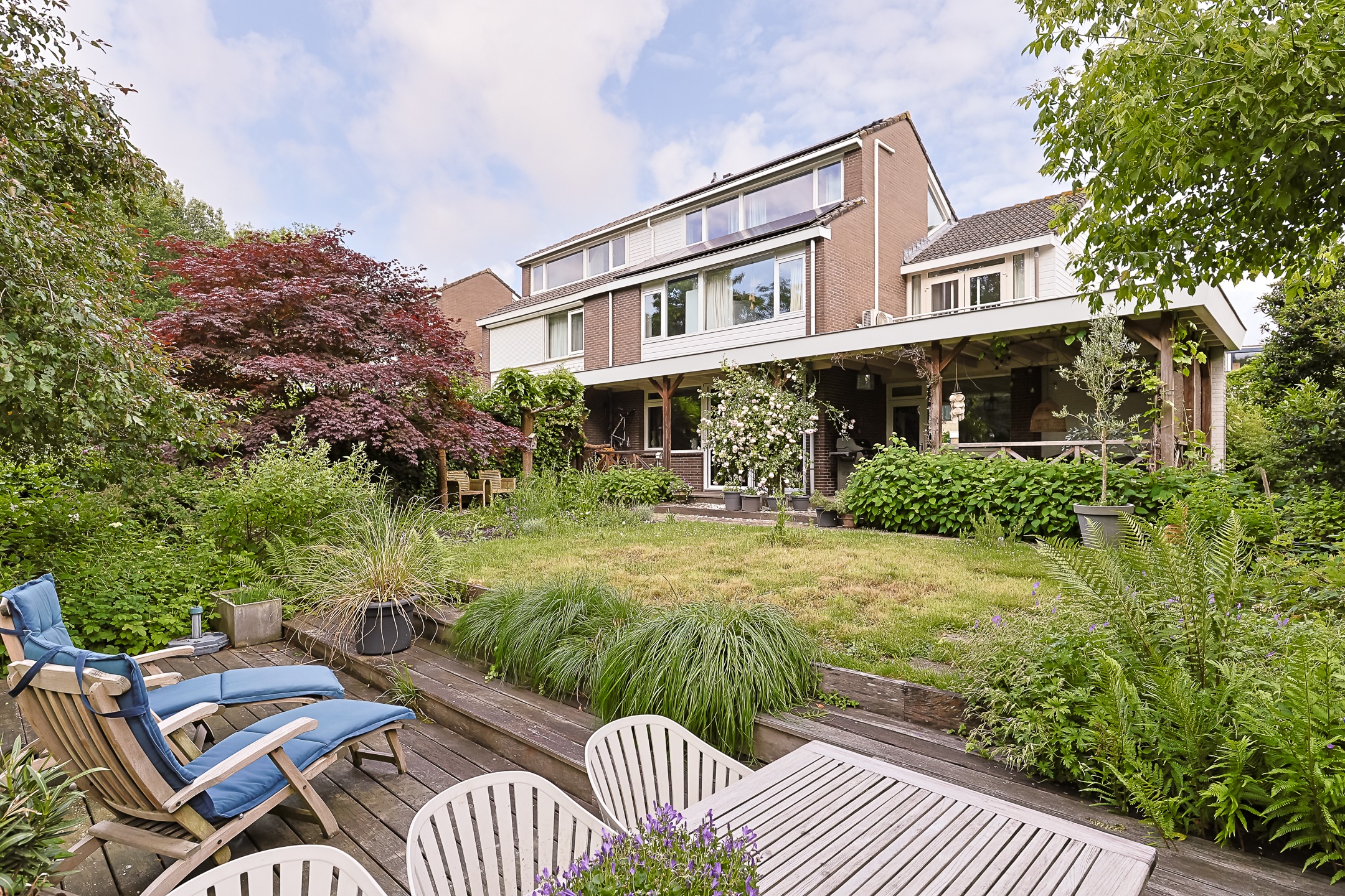 Eengezinswoning Twee onder een kapwoning Helmhof 52, Alphen aan den Rijn