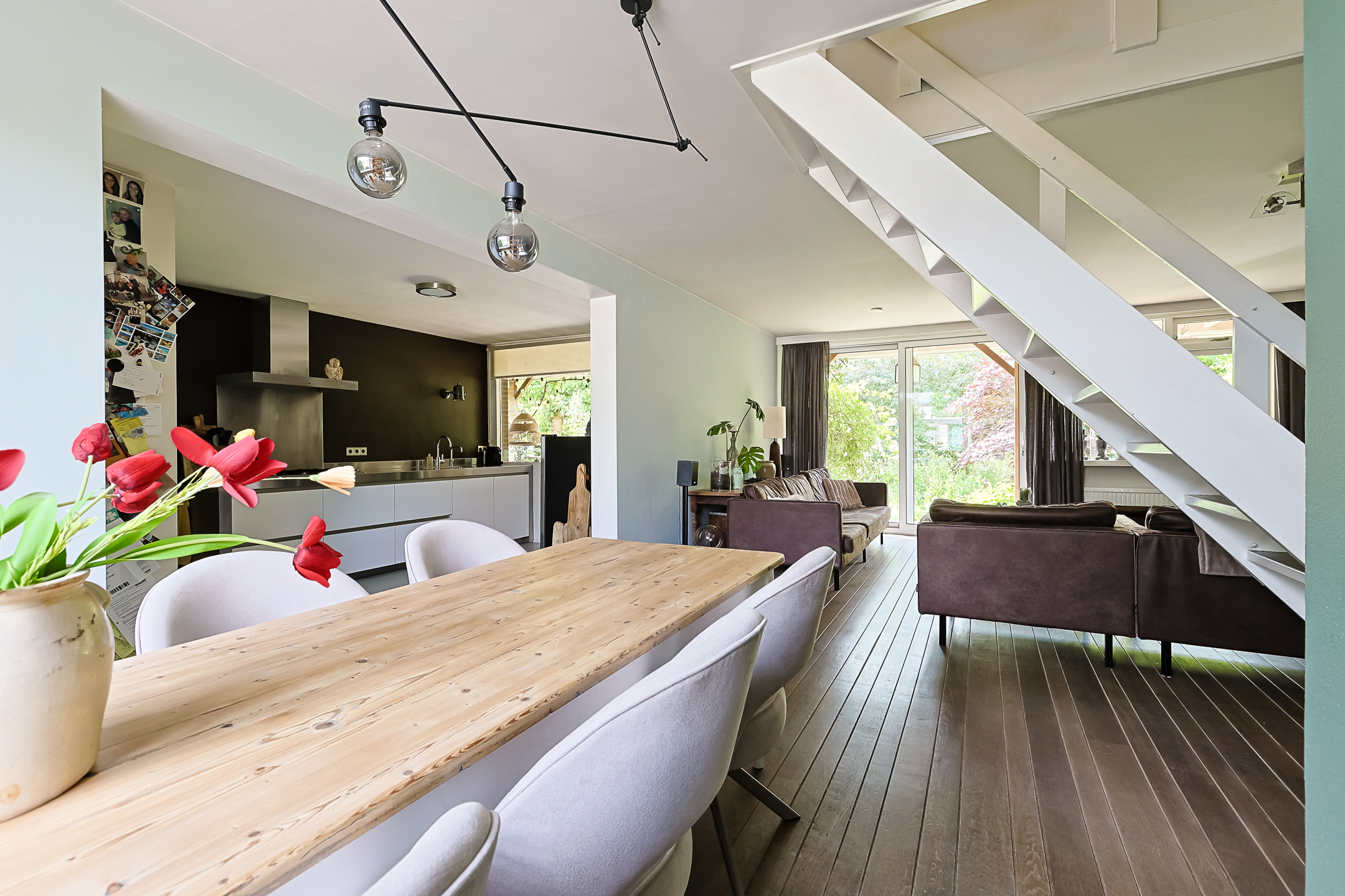 Eengezinswoning Twee onder een kapwoning Helmhof 52, Alphen aan den Rijn