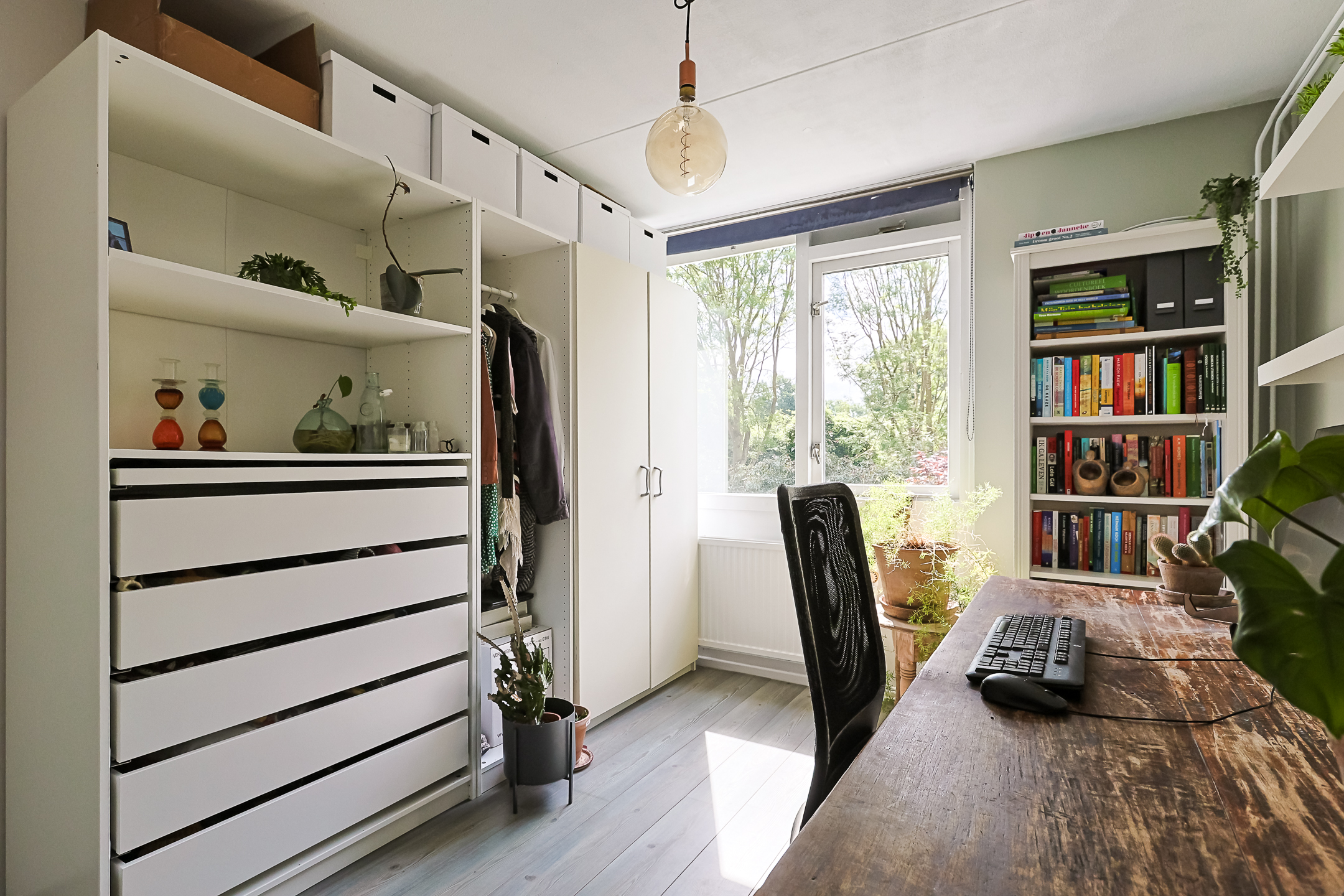 Eengezinswoning Twee onder een kapwoning Helmhof 52, Alphen aan den Rijn