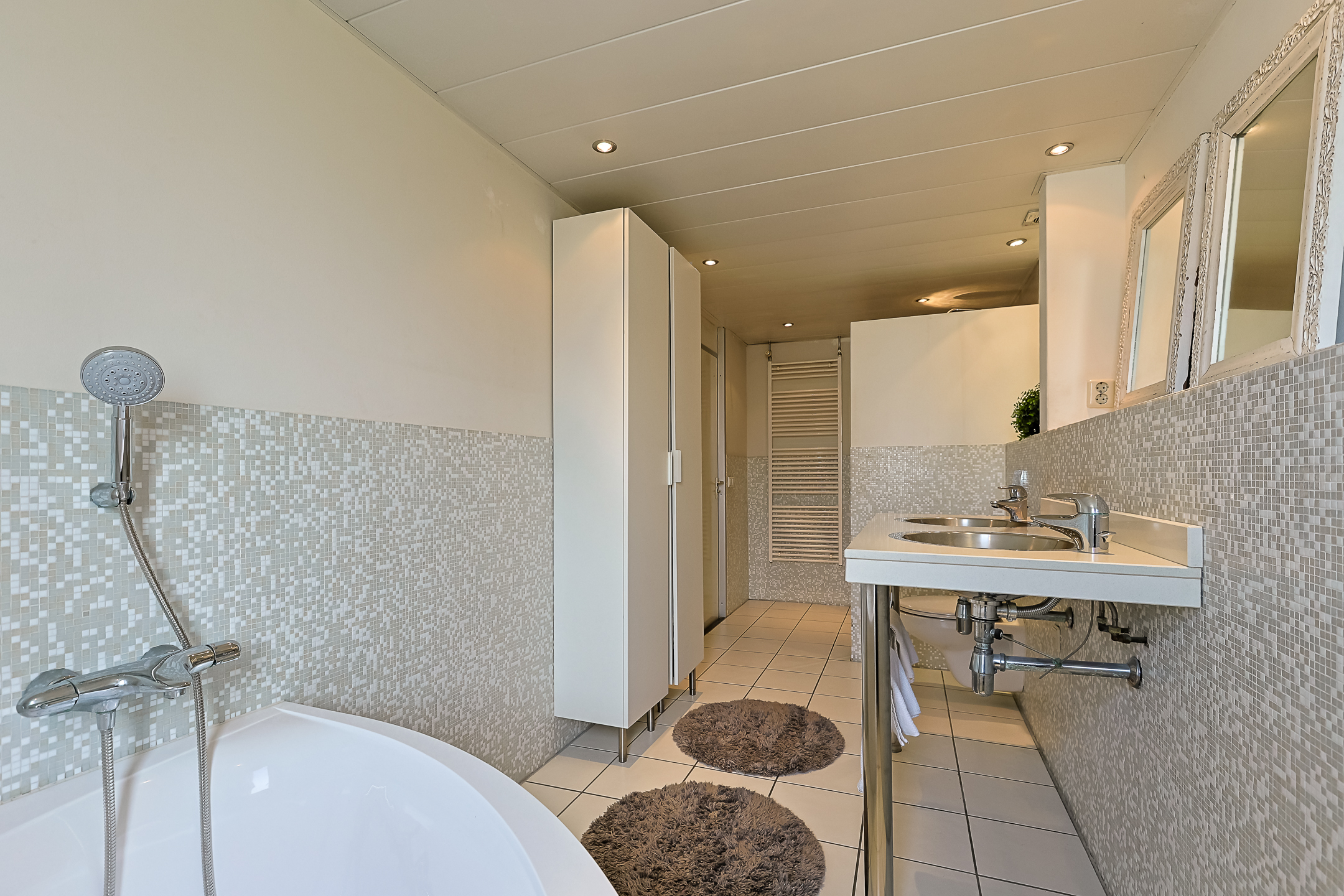 Eengezinswoning Twee onder een kapwoning Helmhof 52, Alphen aan den Rijn