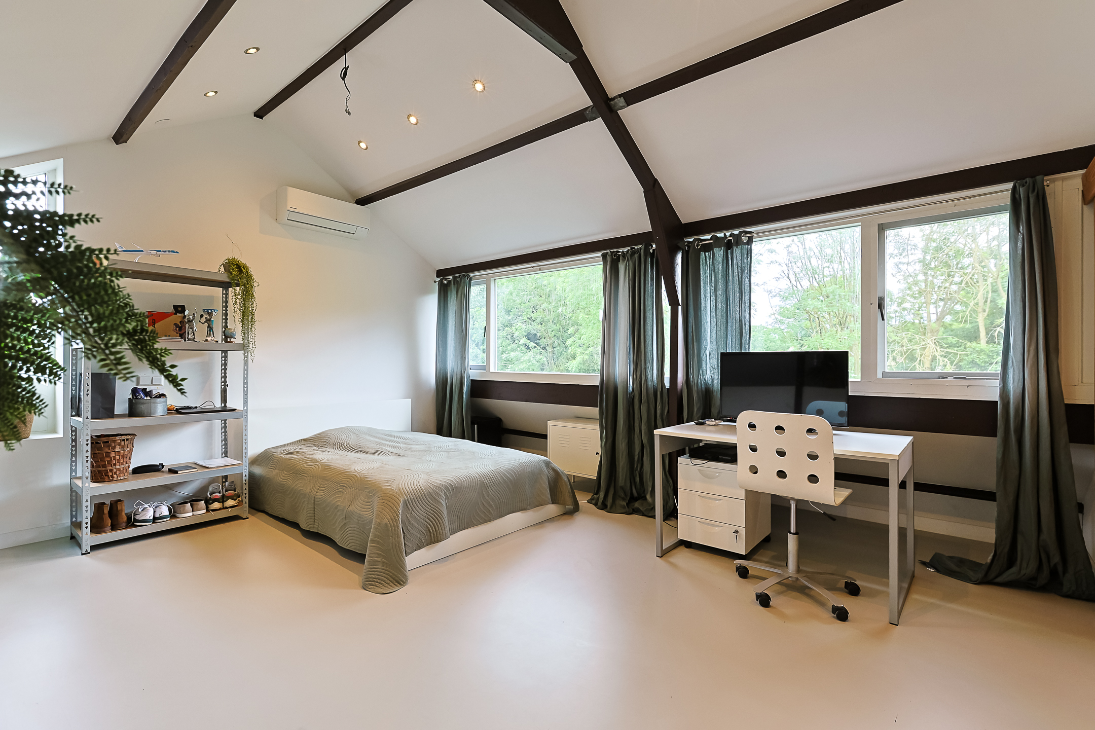 Eengezinswoning Twee onder een kapwoning Helmhof 52, Alphen aan den Rijn