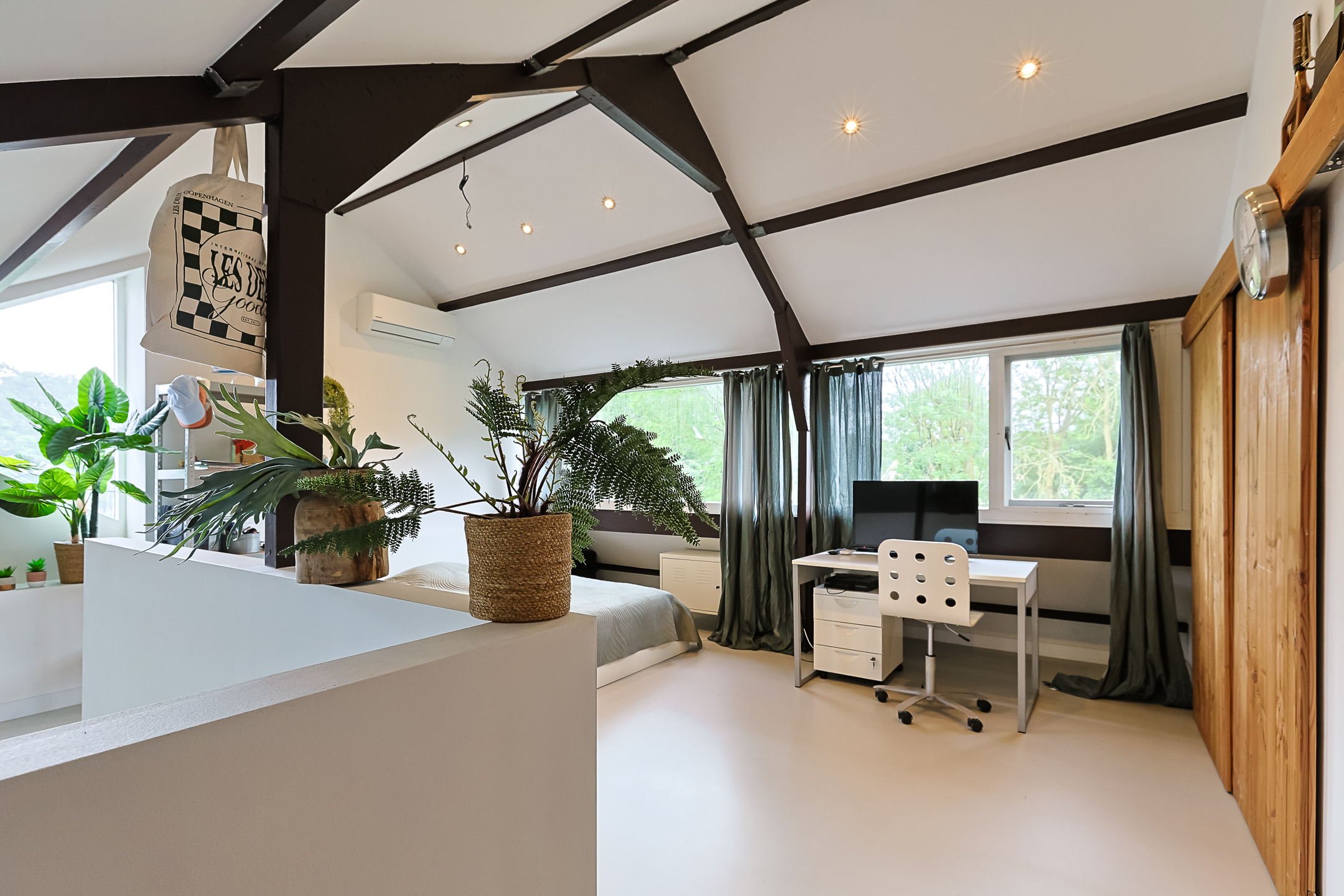 Eengezinswoning Twee onder een kapwoning Helmhof 52, Alphen aan den Rijn