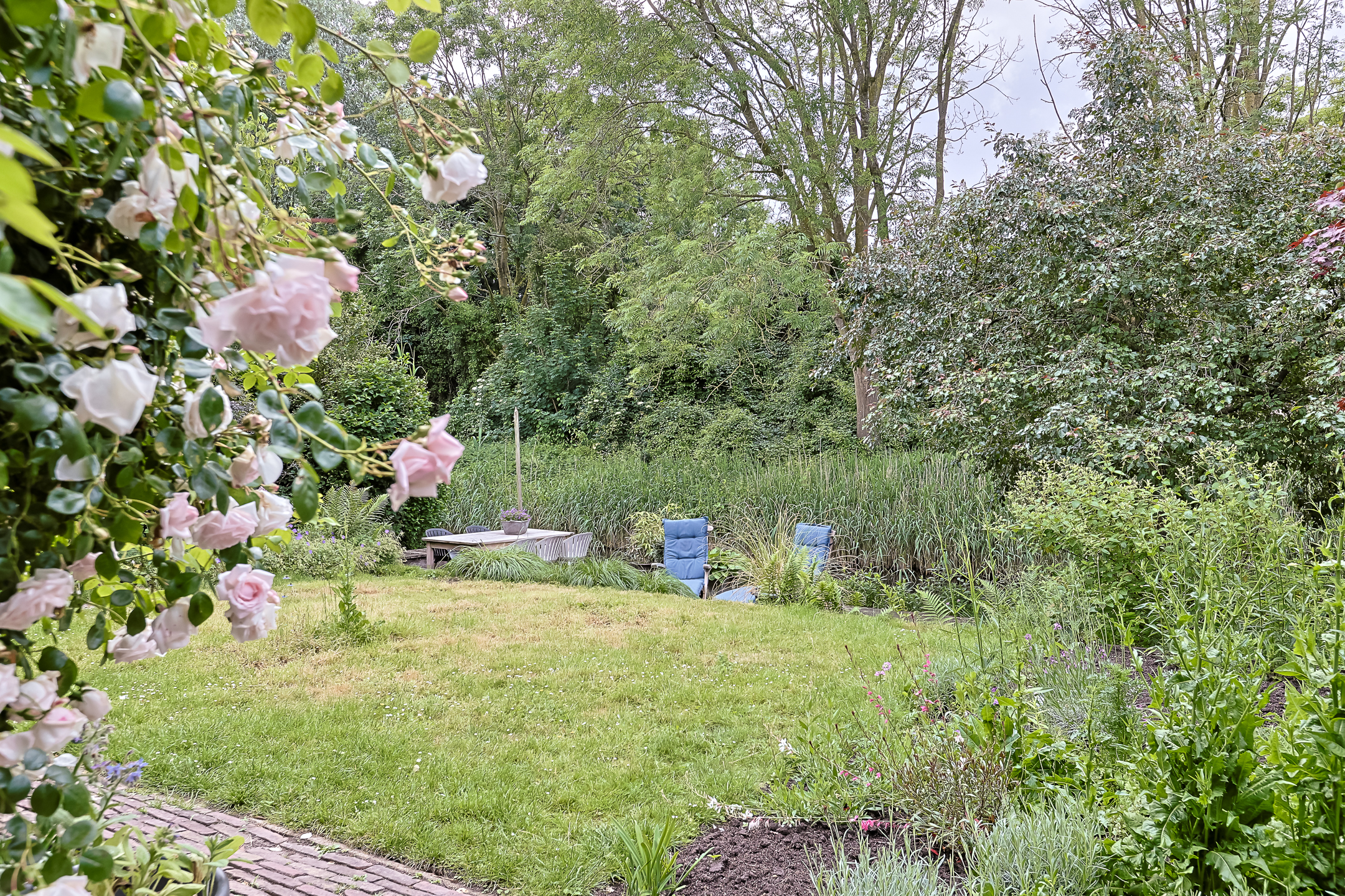 Eengezinswoning Twee onder een kapwoning Helmhof 52, Alphen aan den Rijn