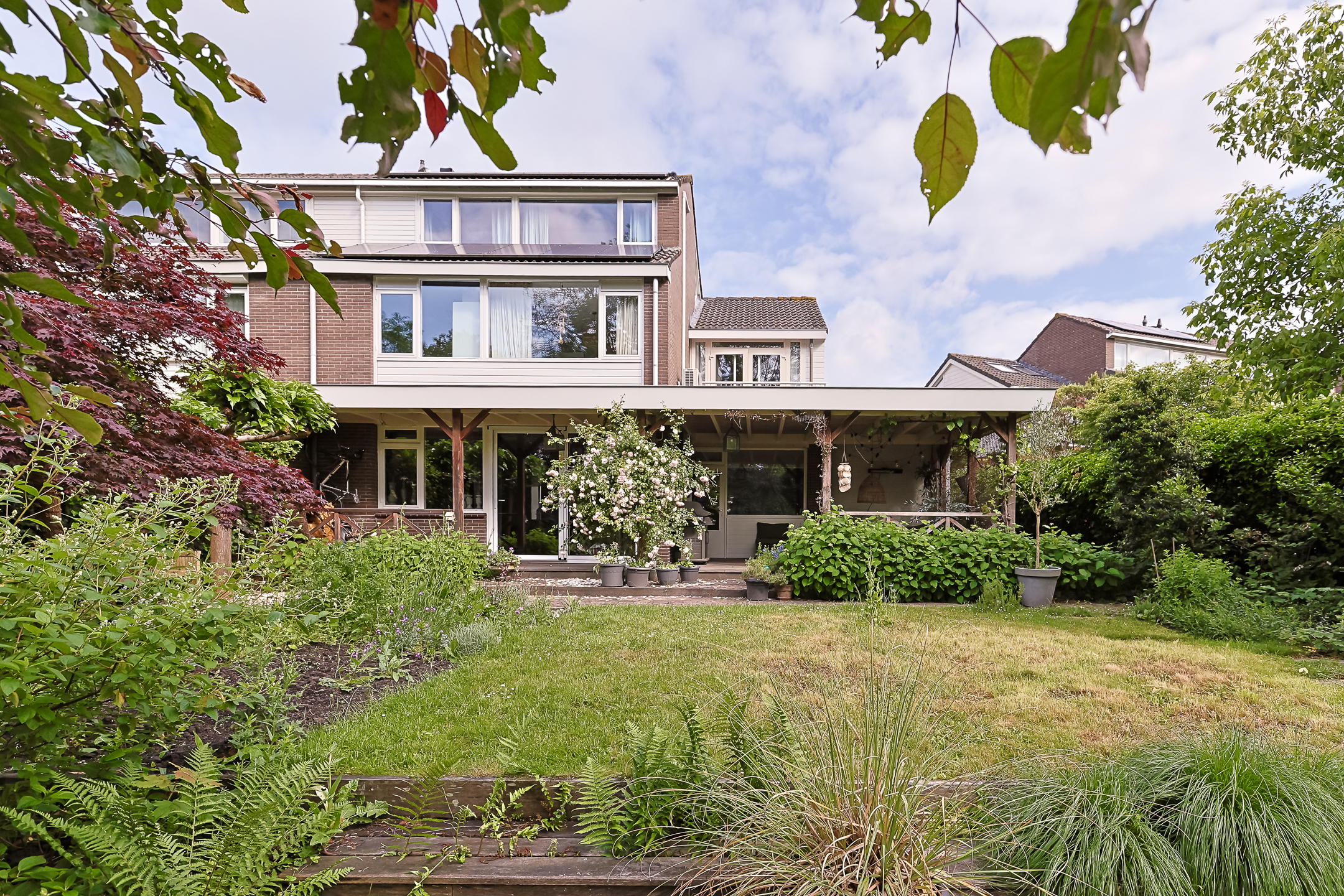Eengezinswoning Twee onder een kapwoning Helmhof 52, Alphen aan den Rijn