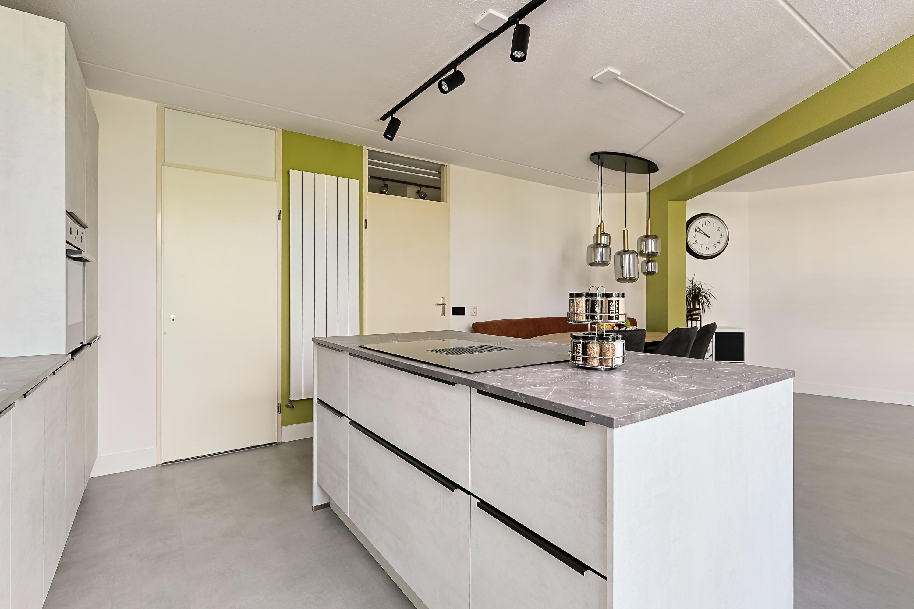 Galerijflat Appartement Ouvertureweg 95, Alphen aan den Rijn