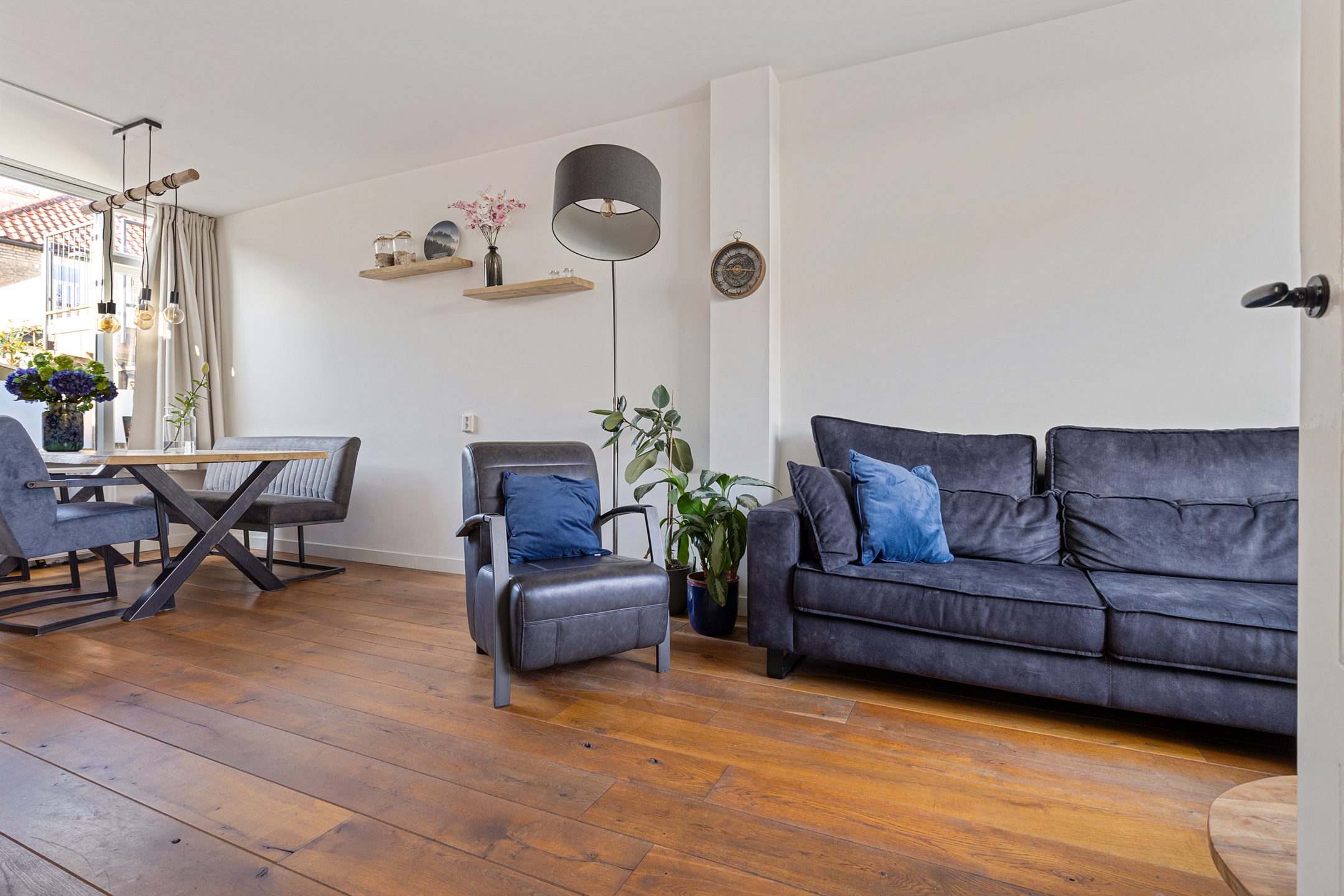 Eengezinswoning Tussenwoning Leliestraat 22, Alphen aan den Rijn