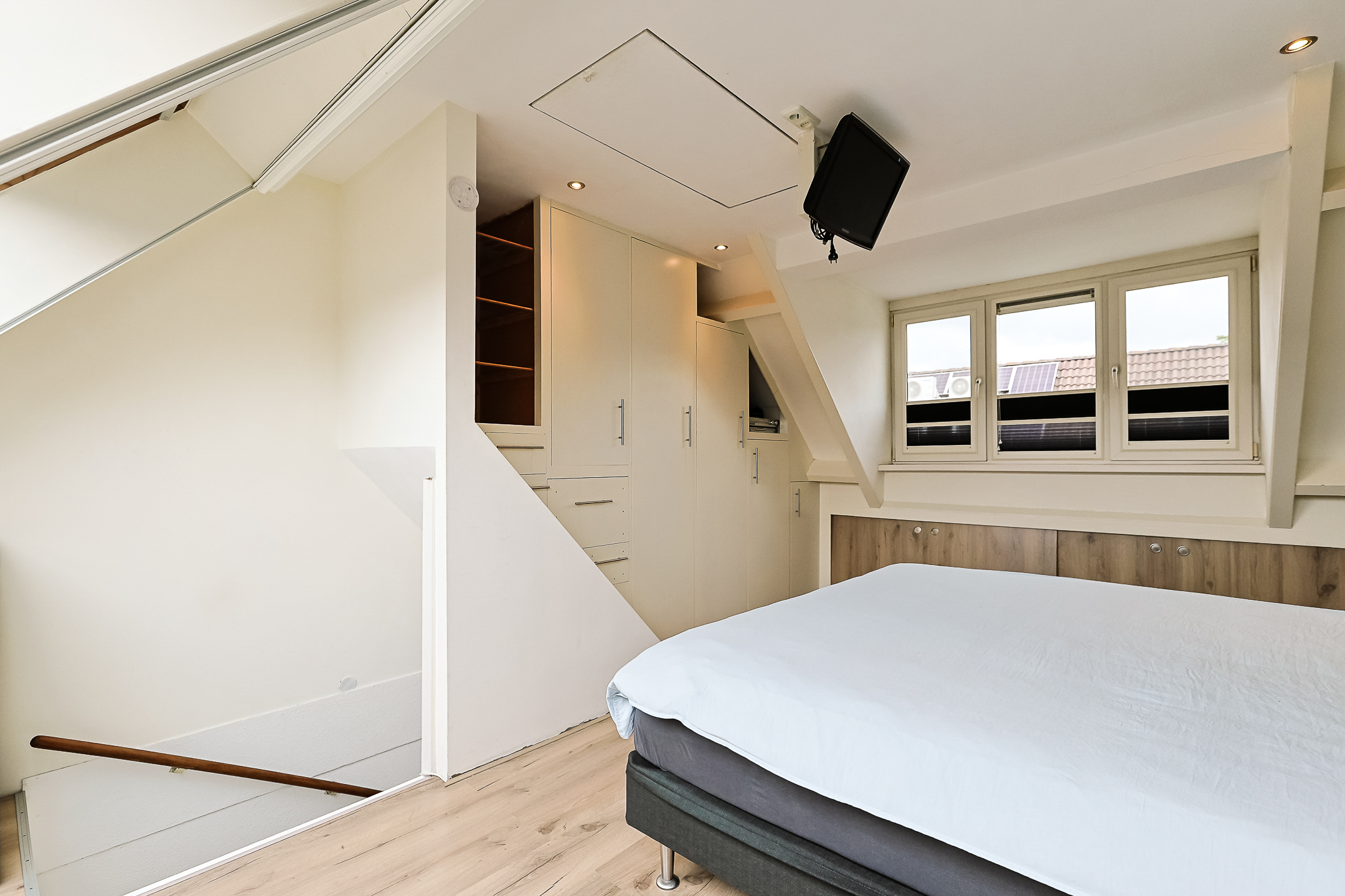 Eengezinswoning Tussenwoning Betsy Perkstraat 11, Alphen aan den Rijn
