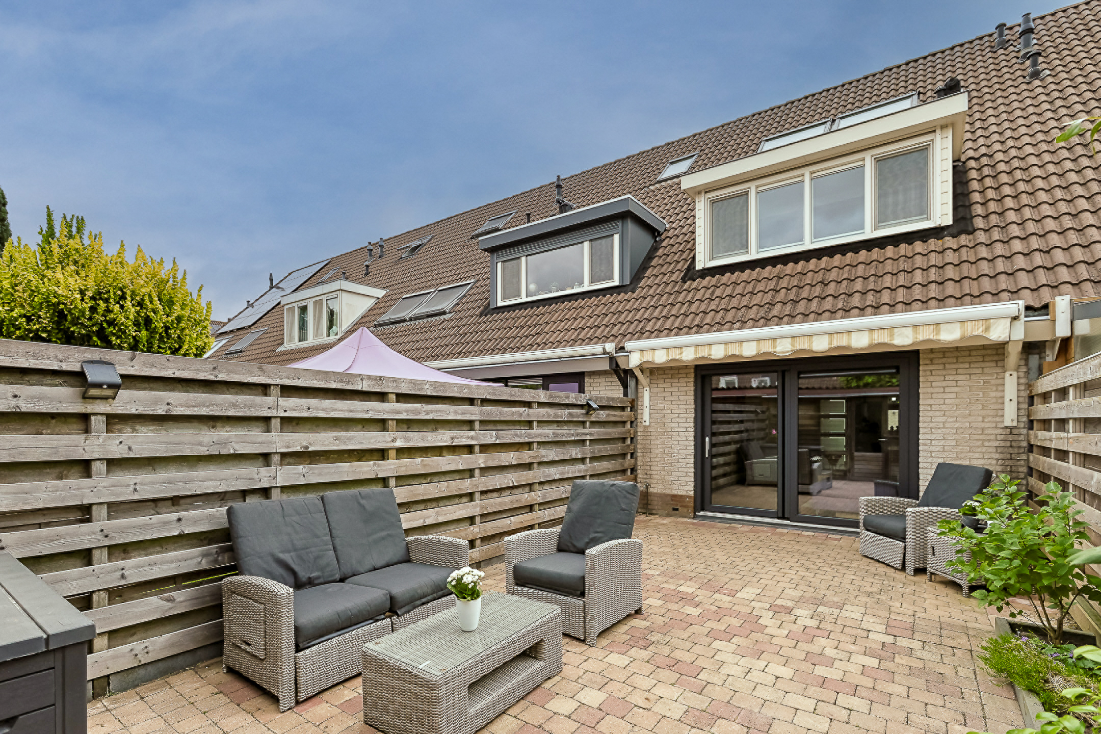 Eengezinswoning Tussenwoning Betsy Perkstraat 11, Alphen aan den Rijn