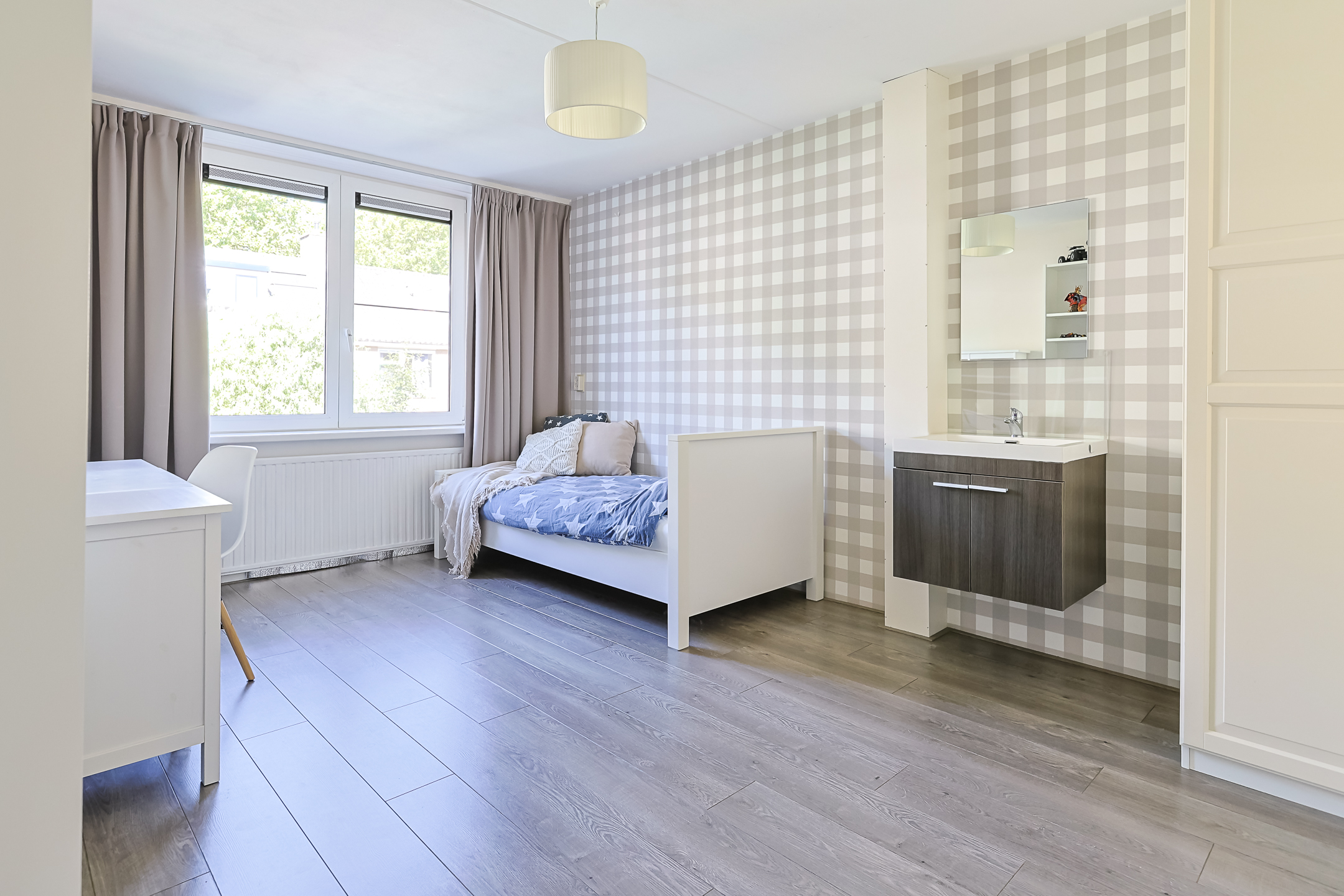 Eengezinswoning Tussenwoning Bremstraat 15, Alphen aan den Rijn