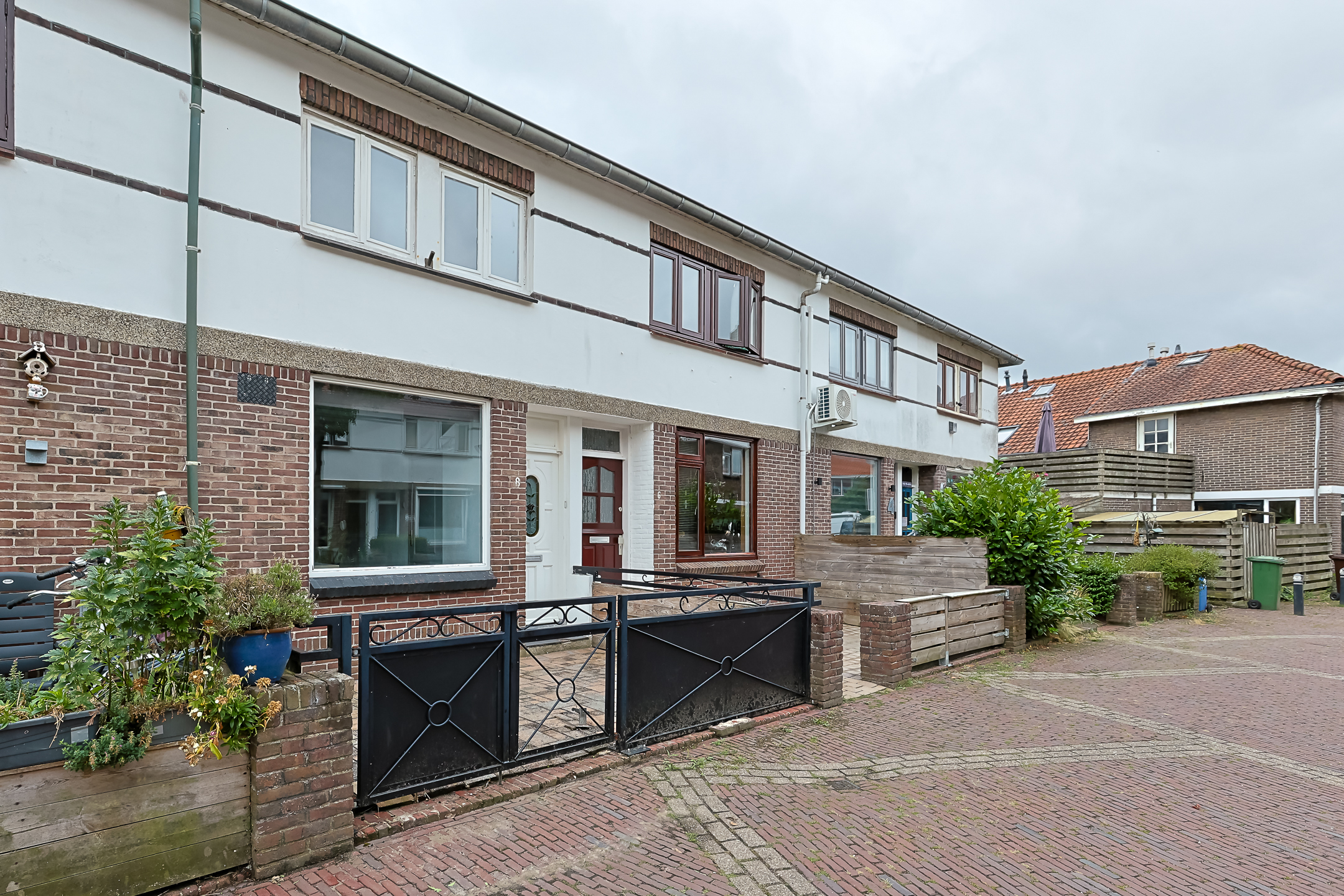 Eengezinswoning Tussenwoning Leliestraat 8, Alphen aan den Rijn