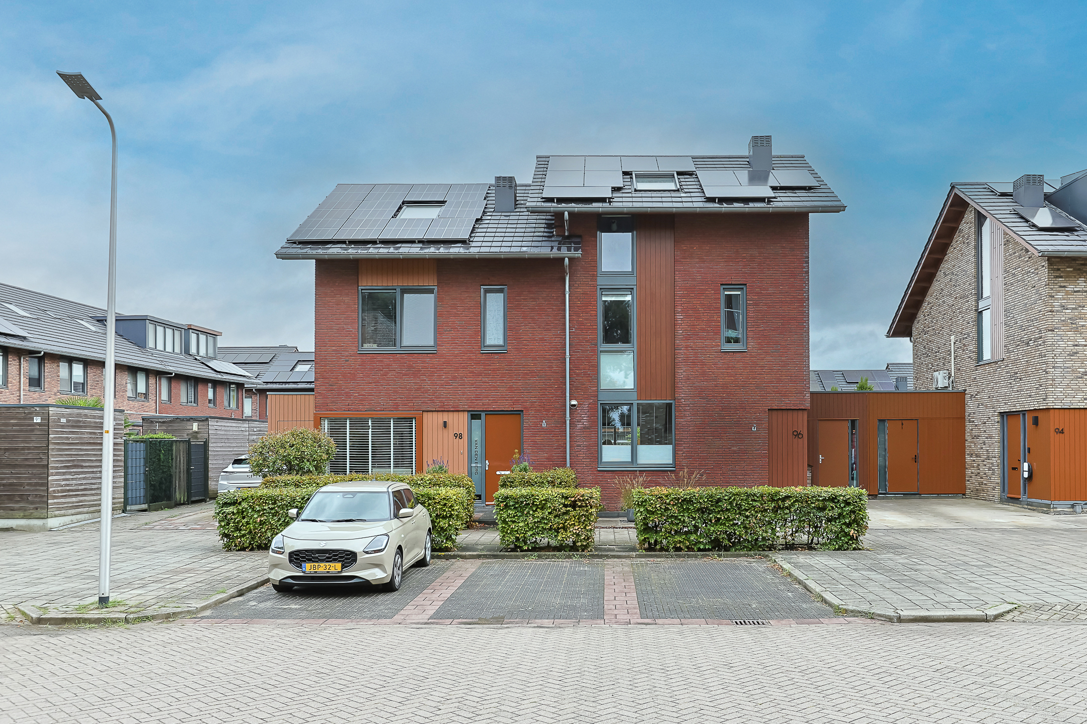 Eengezinswoning Twee onder een kapwoning Lisdodde 96, Alphen aan den Rijn