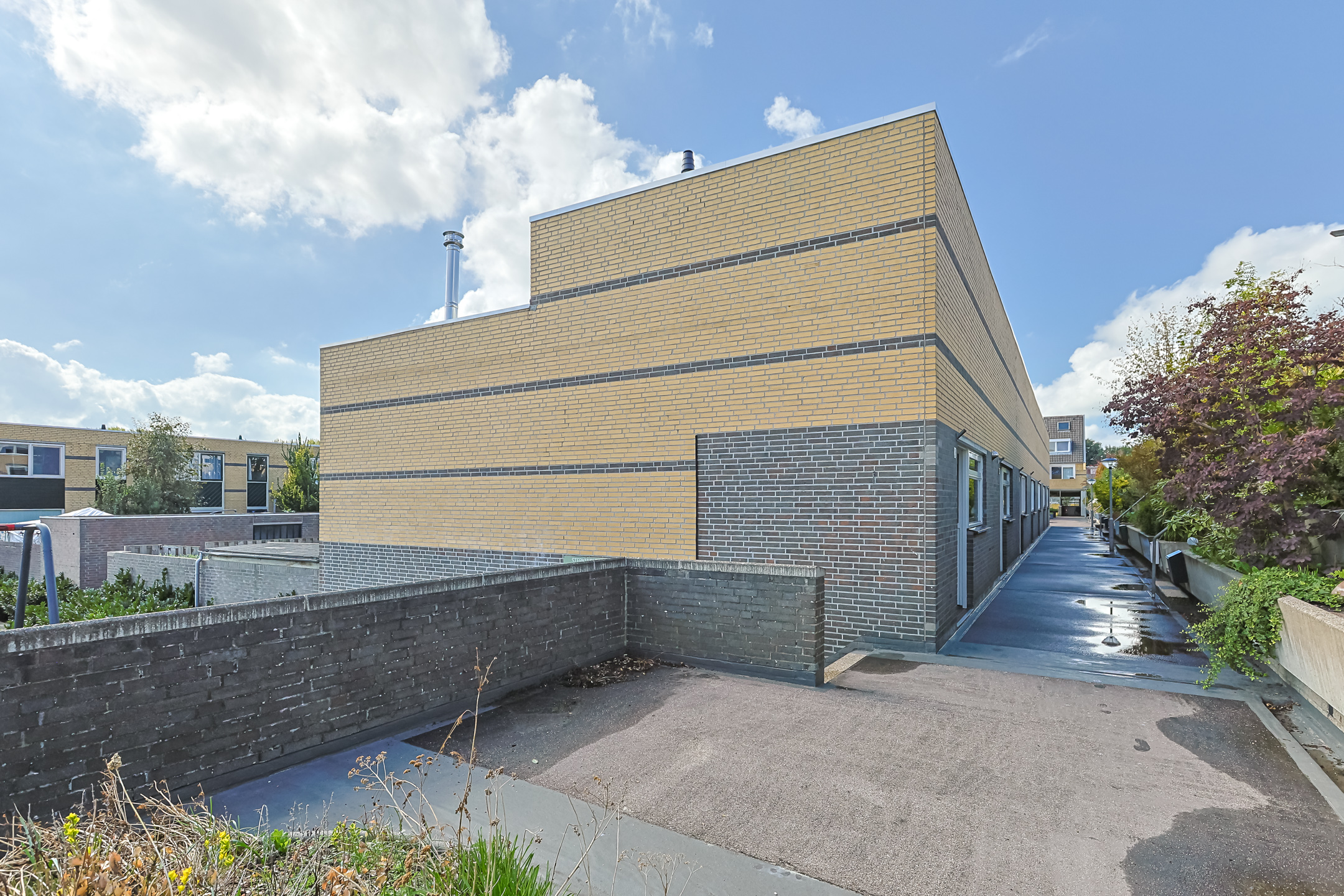 Eengezinswoning Tussenwoning Sterkenburg 28, Alphen aan den Rijn
