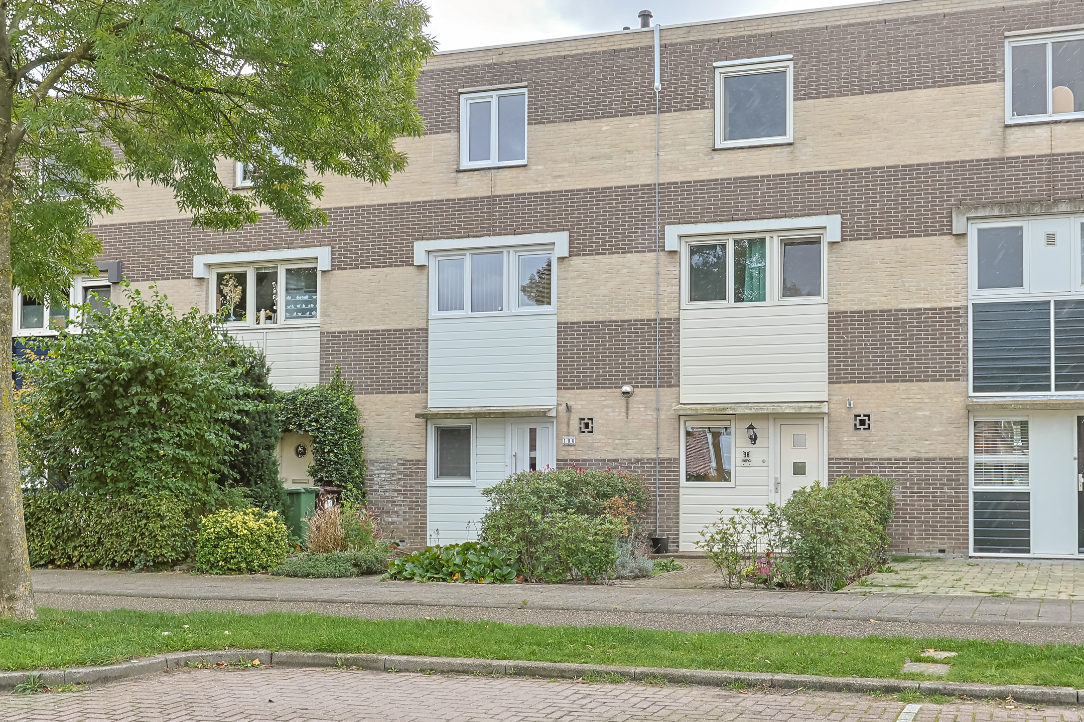 Eengezinswoning Tussenwoning Aalhorst 98, Alphen aan den Rijn