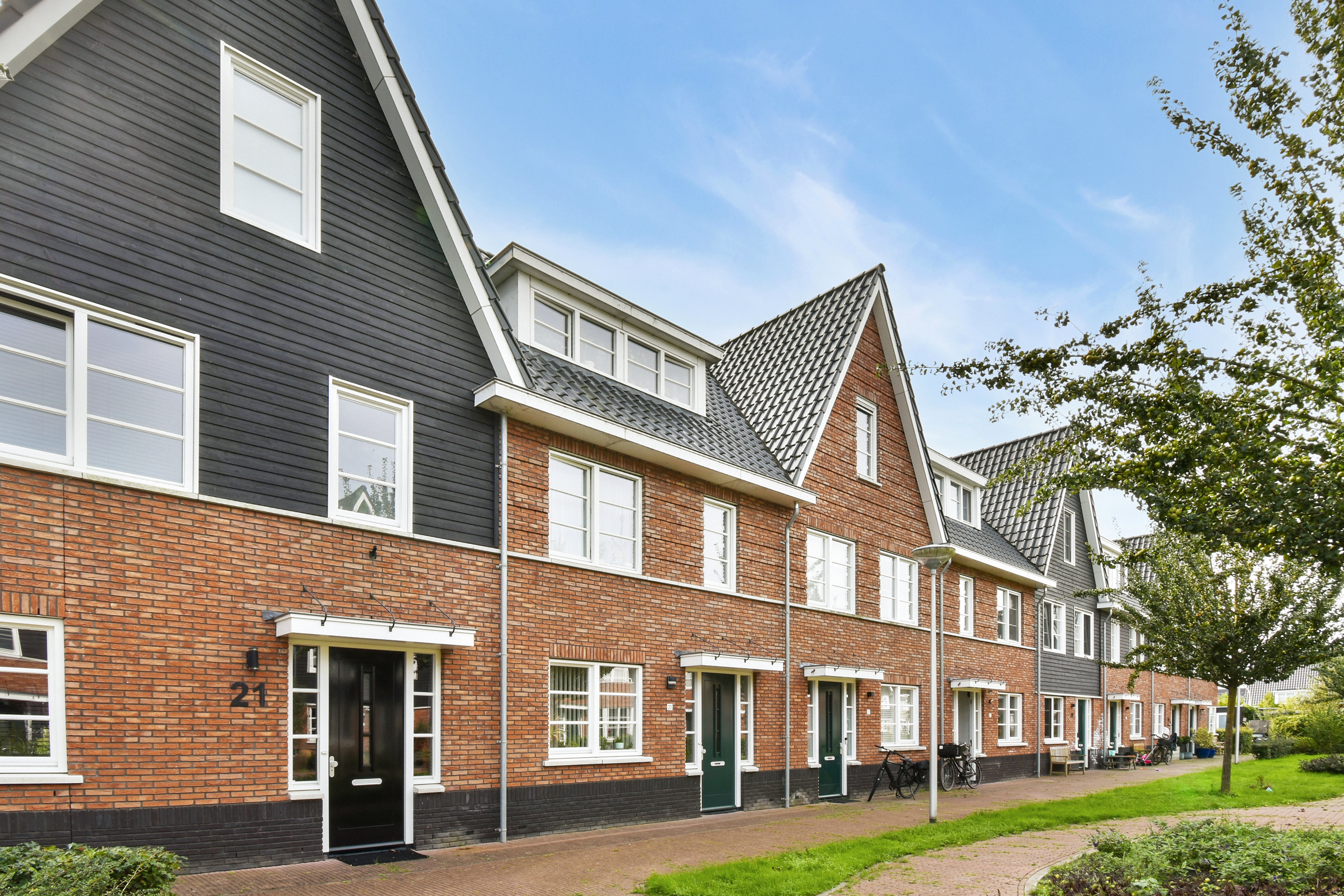Eengezinswoning Tussenwoning Trappistenlaan 23, Alphen aan den Rijn